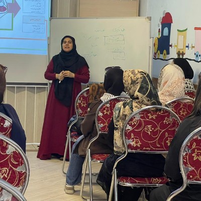 کلاس های دانش افزایی والدین با موضوع مهارت های زندگی