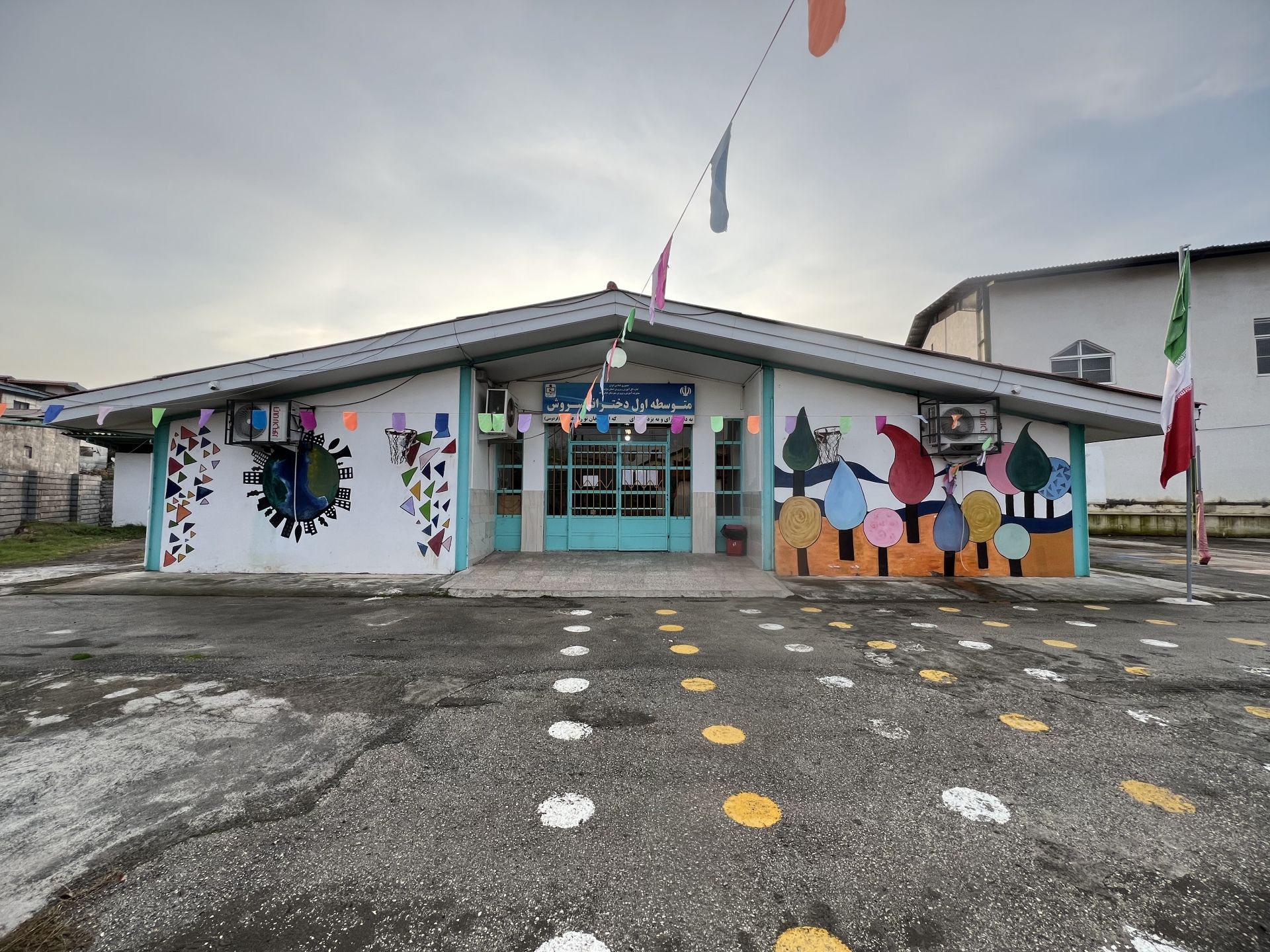 نمایی از مدرسه 